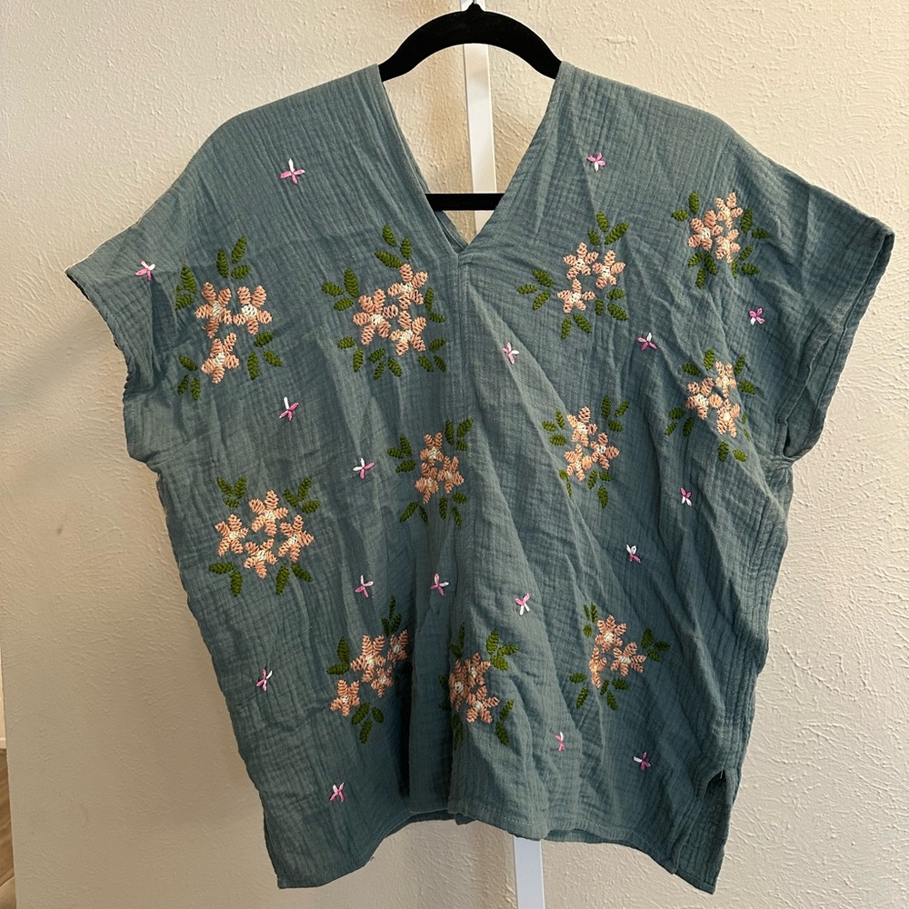 Embroidered top, unknown brand, Great Condition